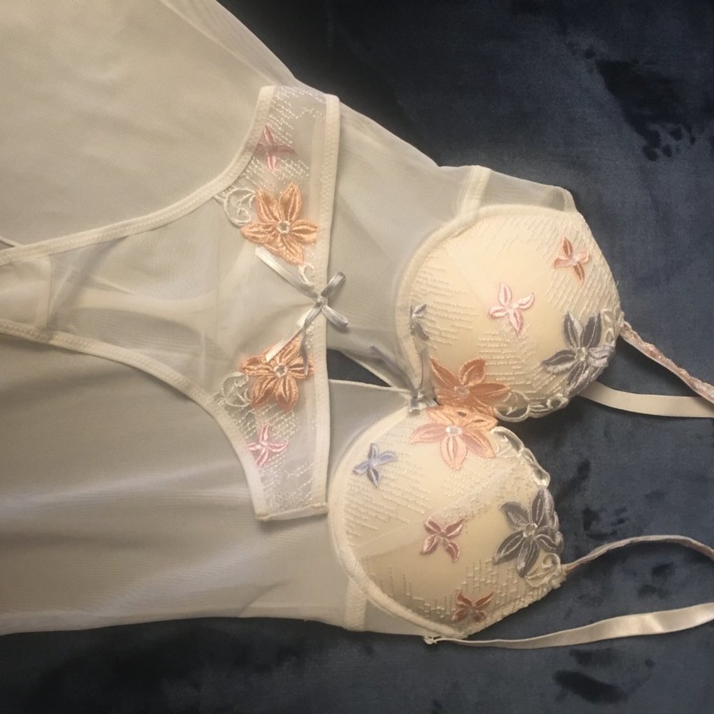 Embroidered bridal baby doll with matching thong - Picture 4 of 7
